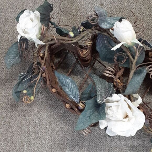 Vintage wood grapevine trailing triple heart shaped basket with white roses - Picture 2 of 6